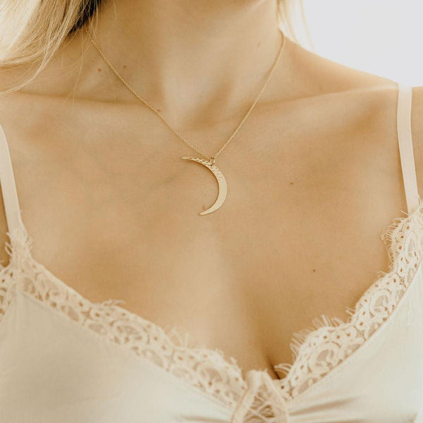 HARLOW Crescent Moon Necklace - Nashelle