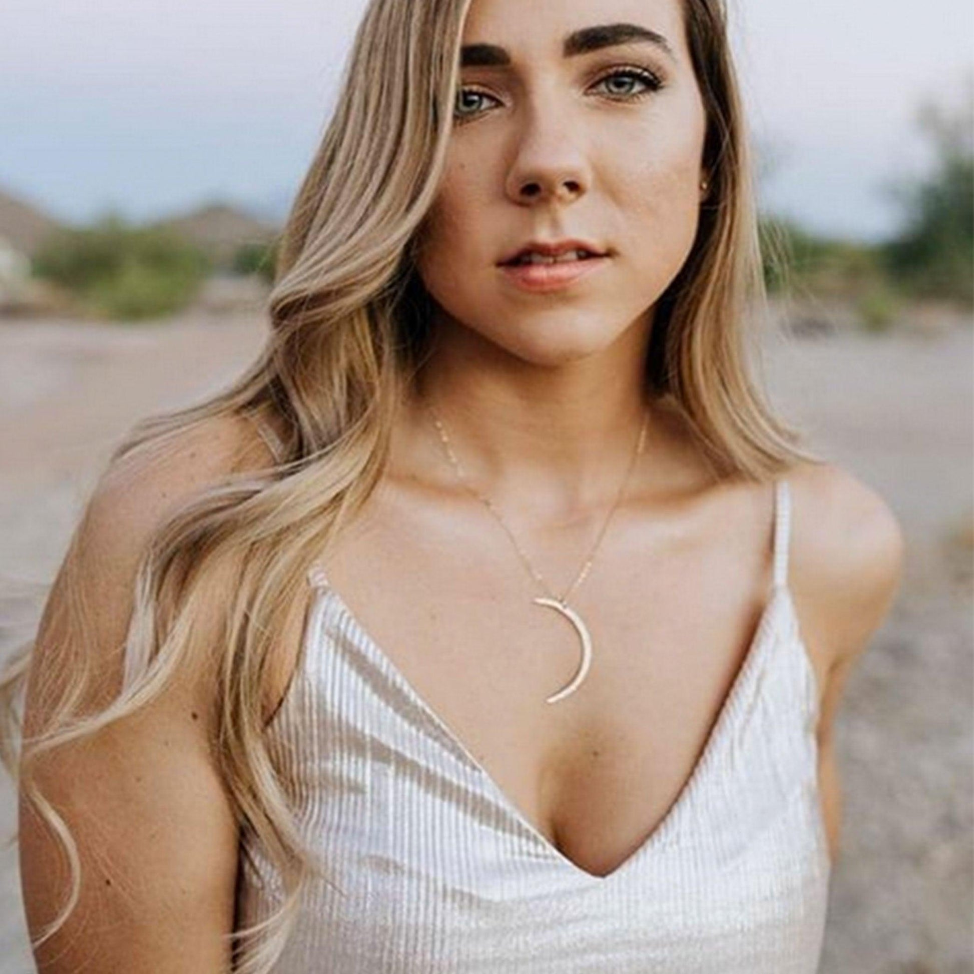 Crescent Moon Necklace - Nashelle