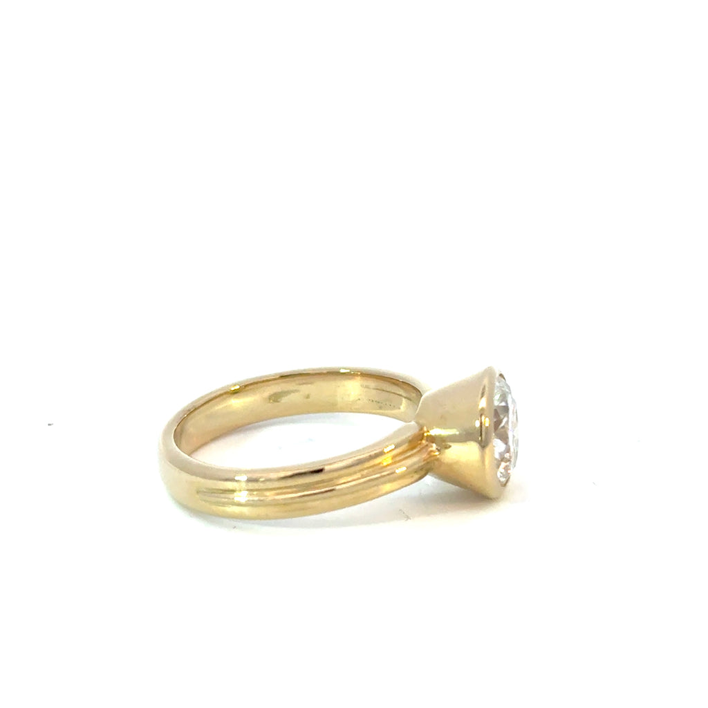 Moissanite Round Bezel Engagement Ring with Ridged Band