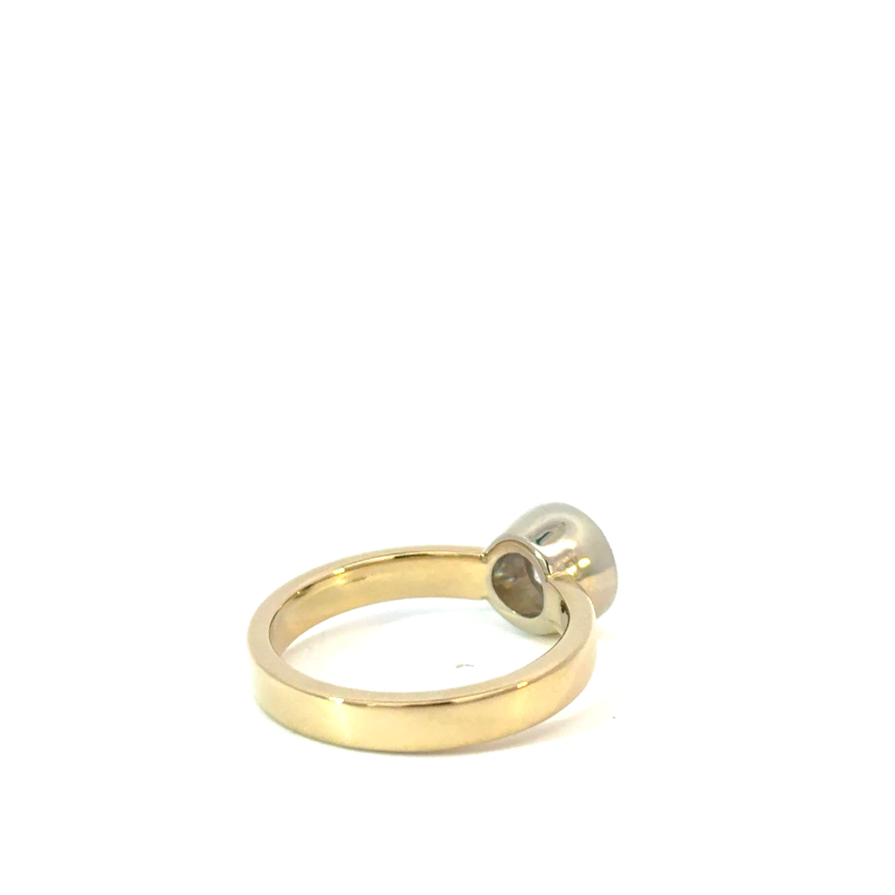 Moissanite Round Bezel Engagement Ring โ Nashelle