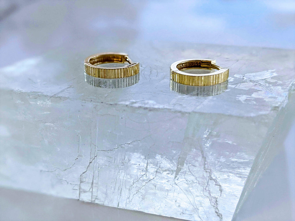 Graduated Texture Huggie - Nashelle