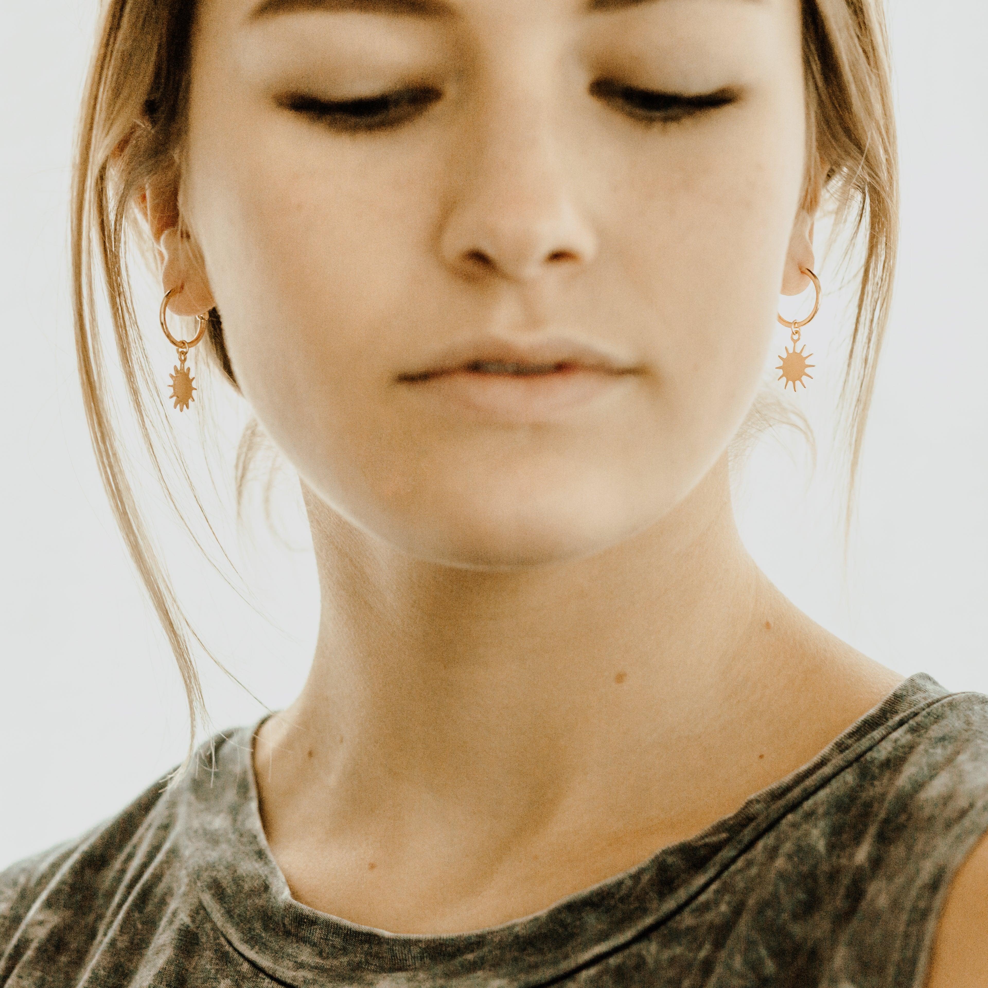 HARLOW Drop Sunburst Earrings - Nashelle