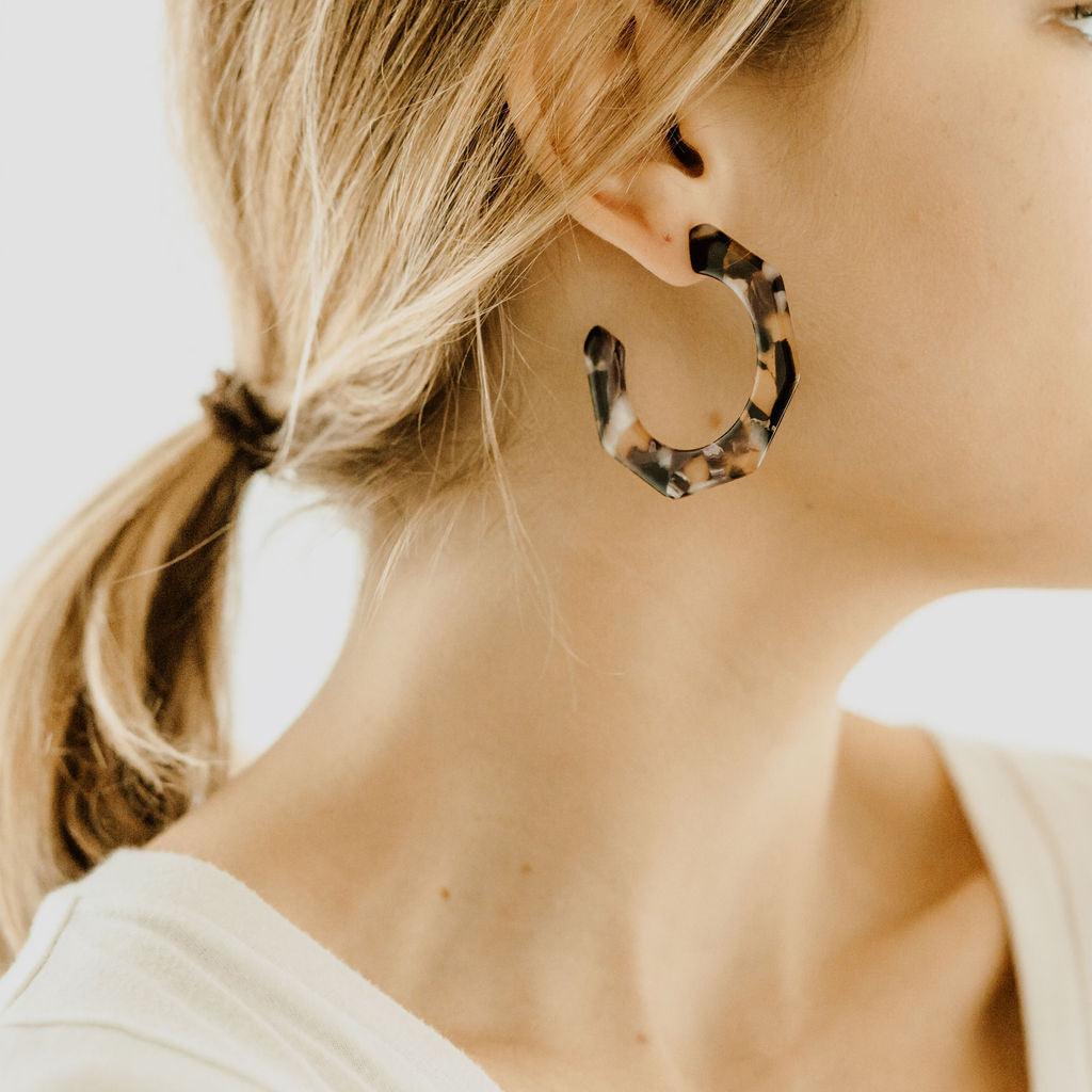 HARLOW Resin Octagon Hoop Earrings - Nashelle