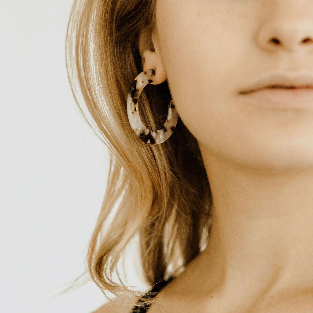 HARLOW Resin Thick Hoop Earrings - Nashelle