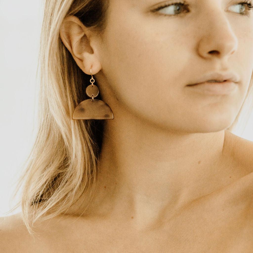 HARLOW Resin Small Solid Circle w/Half Circle Earrings - Nashelle