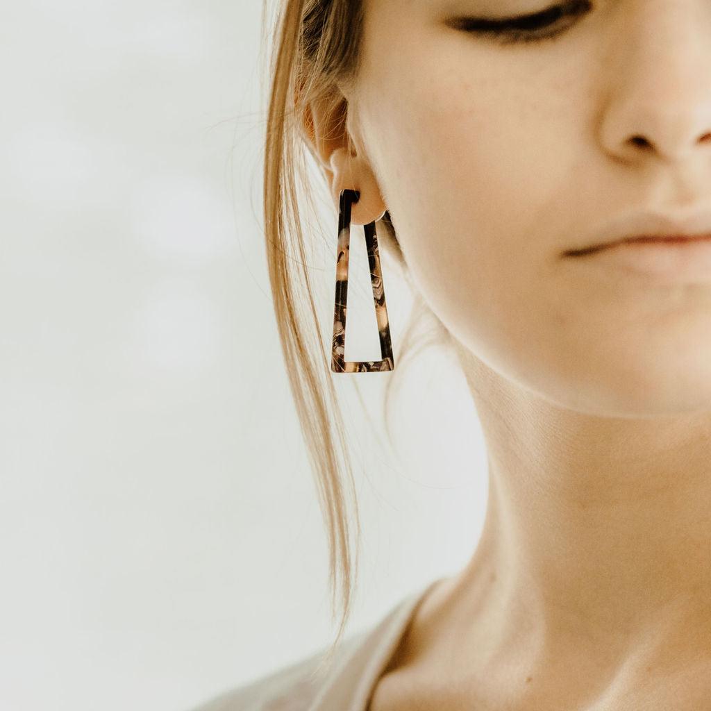 HARLOW Resin Parallelogram Earrings - Nashelle