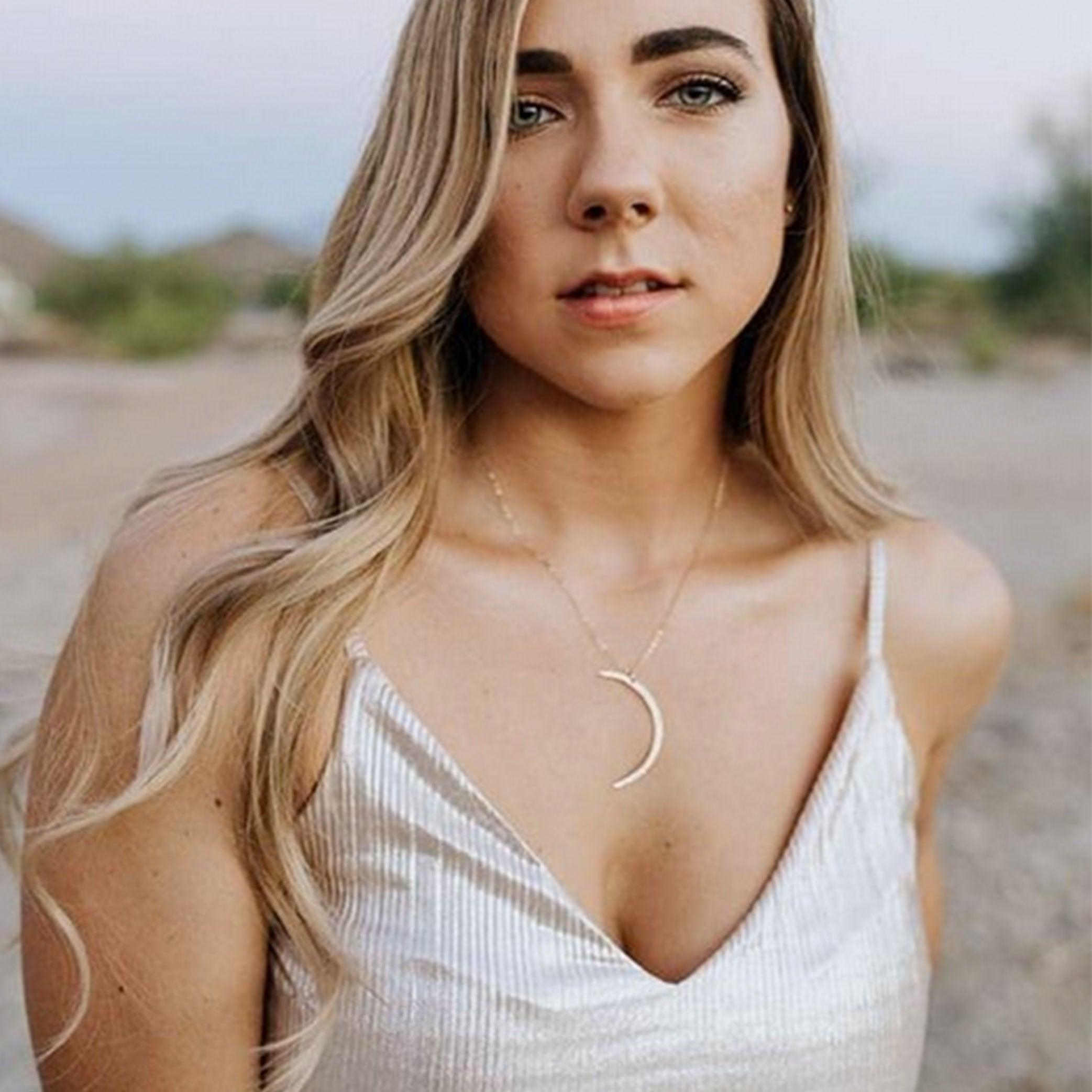 Crescent Moon Necklace - Nashelle